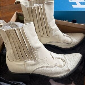 Matisse Cream Textured Ankle Boots